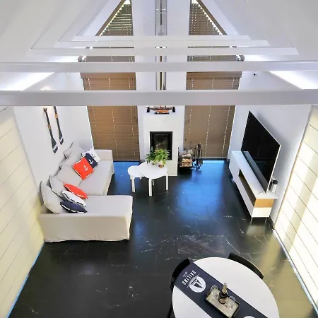 With Private And בית נופש