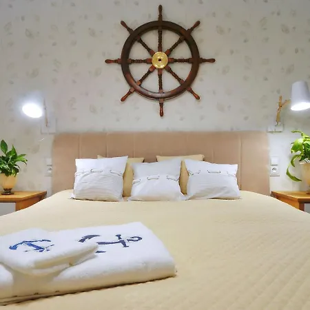 בית נופש With Private And